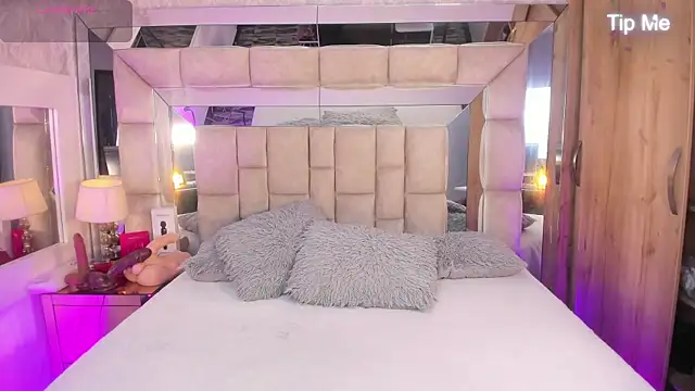 Snapshot of MaddyGray_ chatting on November 8, 2025, 6:22 pm MaddyGray online show from November 8, 2025, 6:22 pm