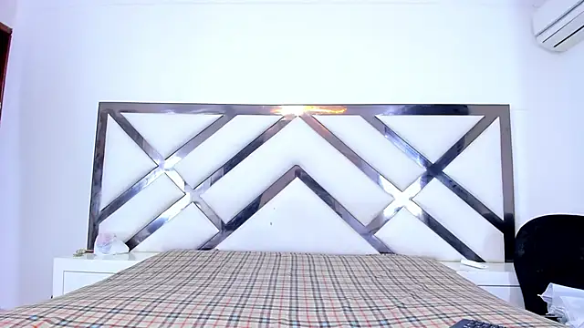 Snapshot of LadyandMaverick chatting on October 7, 2025, 4:24 am LadyandMaverick online show from October 7, 2025, 4:24 am