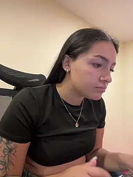 Alyha Cortes online show from April 13, 2026, 2:21 pm