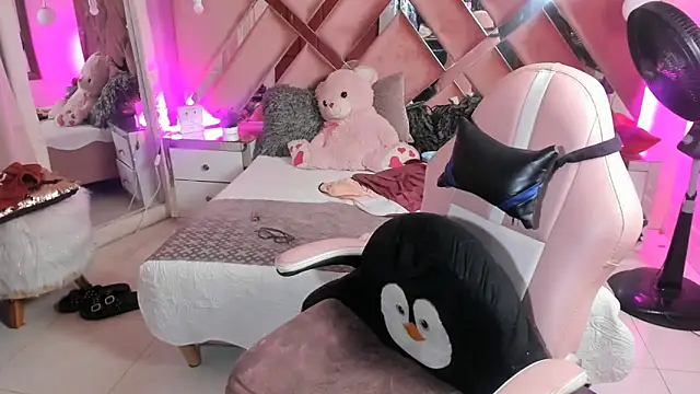 Snapshot of sara_slut21 chatting on February 27, 2025, 5:40 am sara slut21 online show from February 27, 2025, 5:40 am