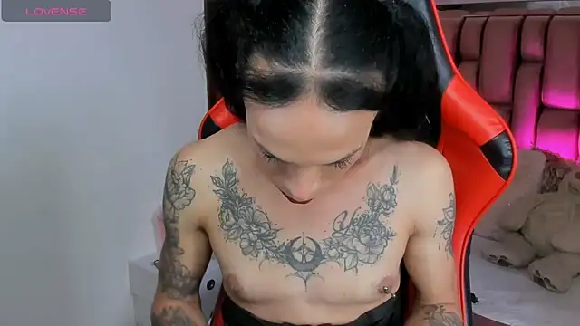 Snapshot of sara_slut21 chatting on March 18, 2025, 9:21 pm sara slut21 online show from March 18, 2025, 9:21 pm