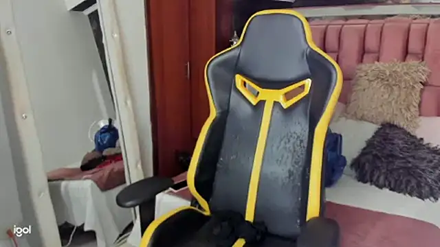 Snapshot of sara_slut21 chatting on February 15, 2025, 4:36 am sara slut21 online show from February 15, 2025, 4:36 am