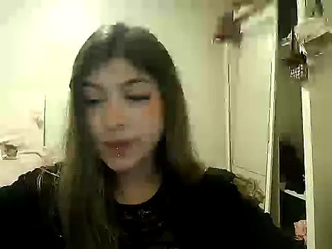 Snapshot of Becca_B chatting on May 24, 2026, 5:40 am Becca B online show from May 24, 2026, 5:40 am