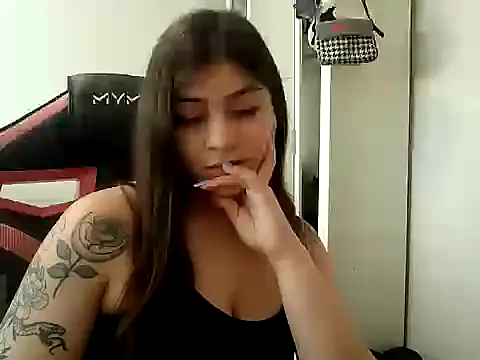 Snapshot of Becca_B chatting on November 14, 2025, 1:26 pm Becca B online show from November 14, 2025, 1:26 pm