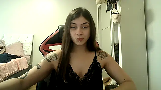 Snapshot of Becca_B chatting on November 28, 2025, 8:53 pm Becca B online show from November 28, 2025, 8:53 pm