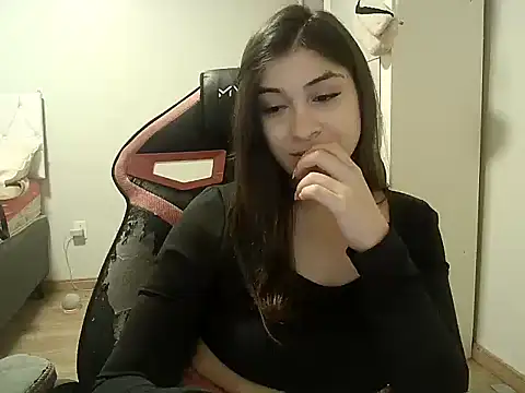 Snapshot of Becca_B chatting on November 1, 2025, 11:20 pm Becca B online show from November 1, 2025, 11:20 pm