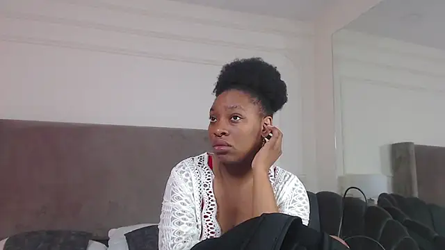 Snapshot of NatashaSilver chatting on November 21, 2025, 1:43 pm NatashaSilver online show from November 21, 2025, 1:43 pm