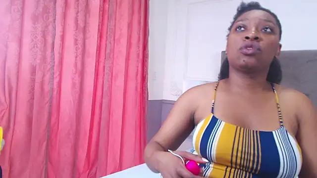 Snapshot of NatashaSilver chatting on October 28, 2025, 1:10 pm NatashaSilver online show from October 28, 2025, 1:10 pm