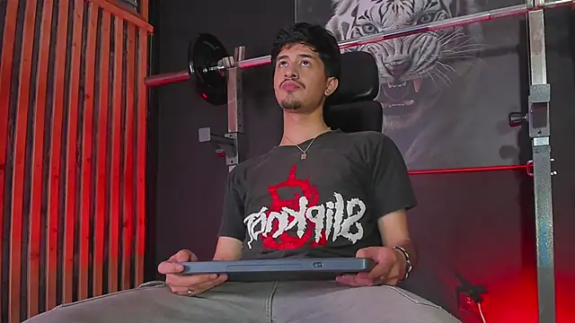 Snapshot of DimitriDeluxe chatting on November 11, 2025, 7:19 pm DimitriDeluxe online show from November 11, 2025, 7:19 pm