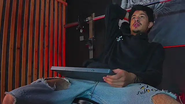 Snapshot of DimitriDeluxe chatting on November 19, 2025, 7:58 pm DimitriDeluxe online show from November 19, 2025, 7:58 pm