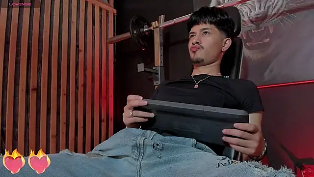 Snapshot of DimitriDeluxe chatting on October 30, 2025, 7:55 pm DimitriDeluxe online show from October 30, 2025, 7:55 pm