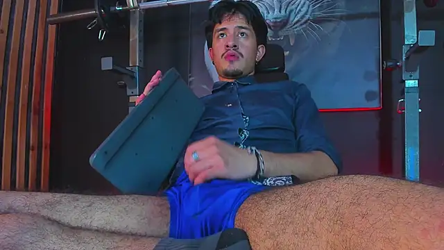 Snapshot of DimitriDeluxe chatting on November 15, 2025, 1:09 am DimitriDeluxe online show from November 15, 2025, 1:09 am