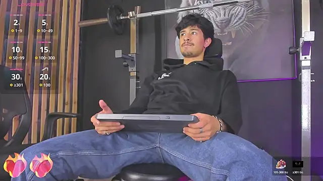 Snapshot of DimitriDeluxe chatting on October 23, 2025, 8:07 pm DimitriDeluxe online show from October 23, 2025, 8:07 pm