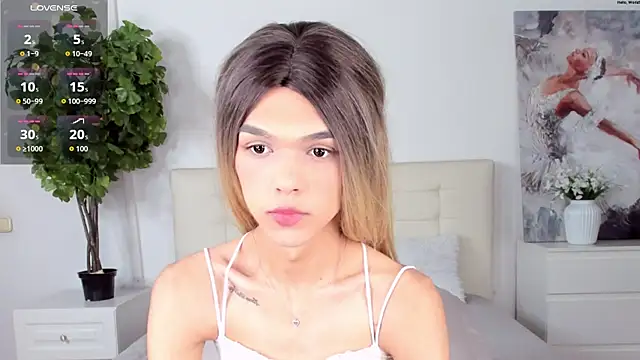 MadonnaRossi online show from April 9, 2026, 2:01 pm