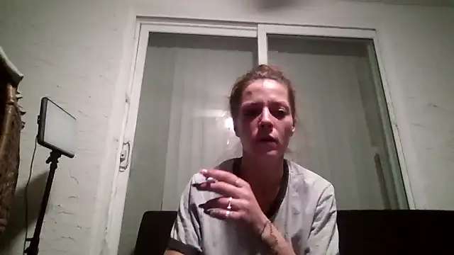 Snapshot of LaylaRainVIP chatting on September 22, 2025, 5:02 am LaylaRainVIP online show from September 22, 2025, 5:02 am