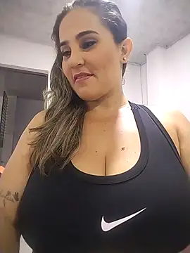 dayana2021 online show from December 1, 2025, 9:15 pm