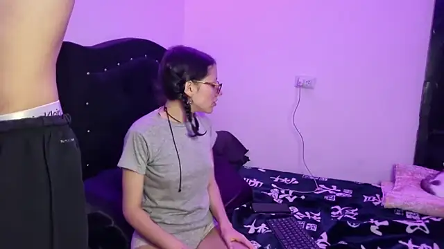 Snapshot of Lovers_cave chatting on November 5, 2025, 12:47 am Lovers cave online show from November 5, 2025, 12:47 am