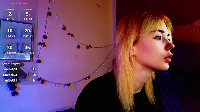 Snapshot of Kiara_Dream chatting on January 9, 2026, 9:33 pm Kiara Dream online show from January 9, 2026, 9:33 pm