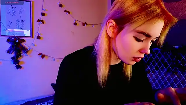 Snapshot of Kiara_Dream chatting on January 8, 2026, 9:32 pm Kiara Dream online show from January 8, 2026, 9:32 pm