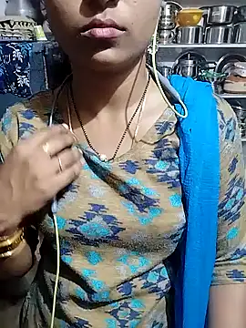 Snapshot of Varsha21 chatting on September 16, 2025, 12:33 am Varsha21 online show from September 16, 2025, 12:33 am