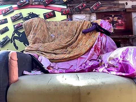 lovehairymature90 online show from September 28, 2025, 2:46 pm