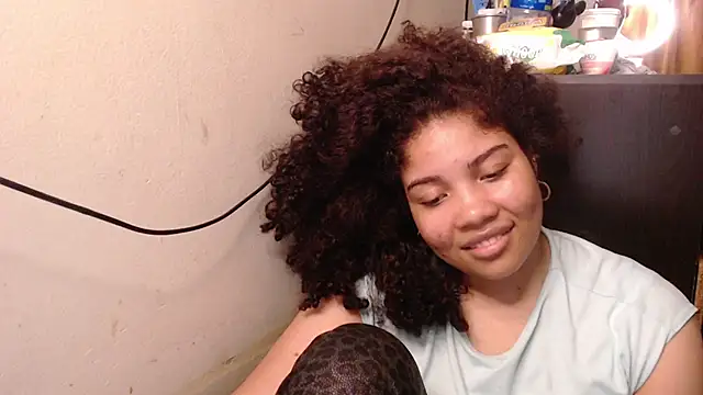 Snapshot of madelene chatting on December 5, 2025, 2:10 am madelene online show from December 5, 2025, 2:10 am