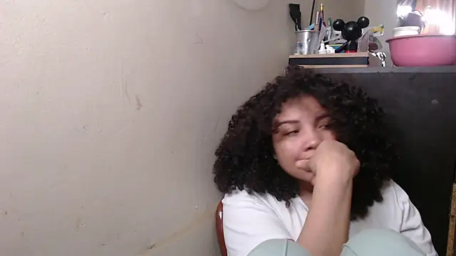 Snapshot of madelene chatting on November 5, 2025, 2:47 am madelene online show from November 5, 2025, 2:47 am