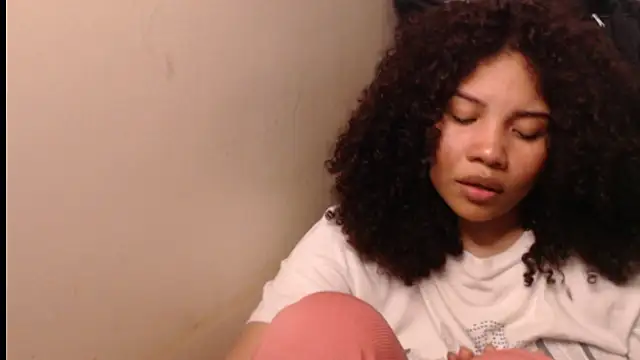 Snapshot of madelene chatting on December 14, 2025, 3:13 am madelene online show from December 14, 2025, 3:13 am