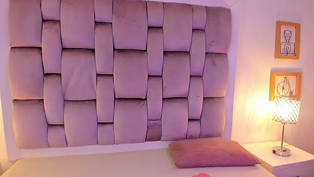 Snapshot of Dannika07 chatting on November 6, 2025, 3:32 am Dannika07 online show from November 6, 2025, 3:32 am