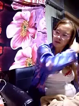 SexyHottMom online show from November 7, 2025, 12:42 pm