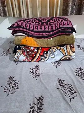 Queen Nora online show from April 5, 2026, 1:07 pm