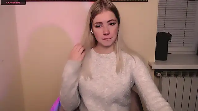 Snapshot of AliceHotty_ chatting on October 23, 2025, 6:34 am AliceHotty online show from October 23, 2025, 6:34 am