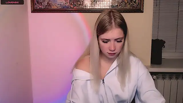 Snapshot of AliceHotty_ chatting on October 27, 2025, 7:42 am AliceHotty online show from October 27, 2025, 7:42 am