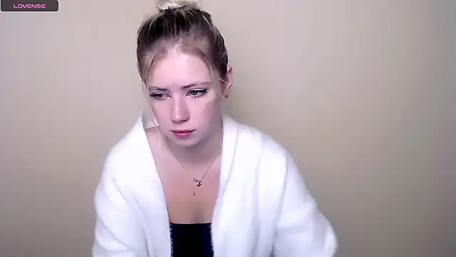 Snapshot of AliceHotty_ chatting on September 18, 2025, 7:33 am AliceHotty online show from September 18, 2025, 7:33 am