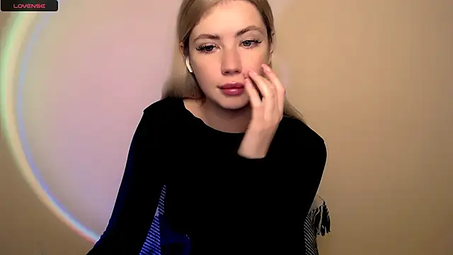 Snapshot of AliceHotty_ chatting on November 7, 2025, 8:08 am AliceHotty online show from November 7, 2025, 8:08 am