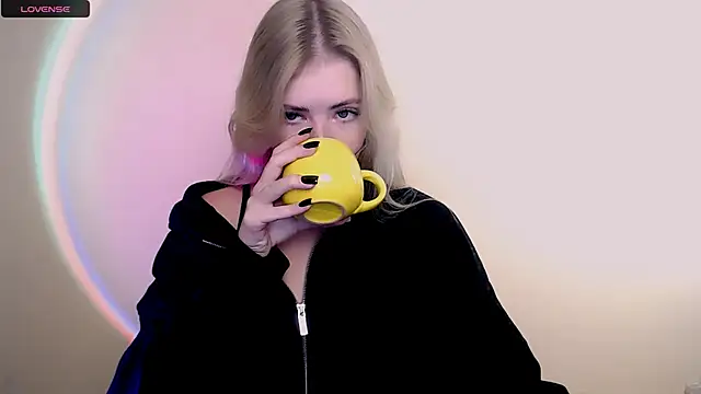 Snapshot of AliceHotty_ chatting on October 31, 2025, 8:33 am AliceHotty online show from October 31, 2025, 8:33 am