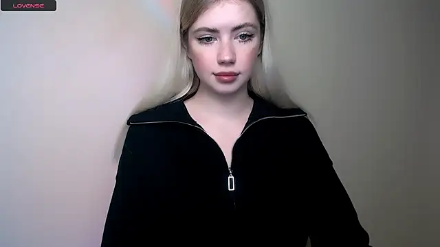 Snapshot of AliceHotty_ chatting on December 2, 2025, 2:30 pm AliceHotty online show from December 2, 2025, 2:30 pm