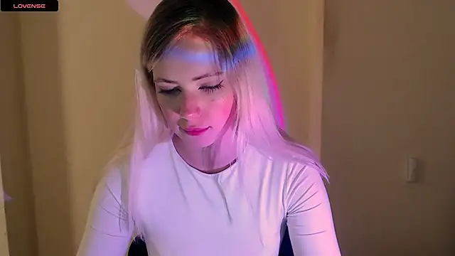 Snapshot of AliceHotty_ chatting on September 27, 2025, 9:48 am AliceHotty online show from September 27, 2025, 9:48 am