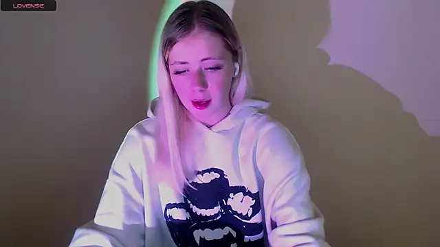 Snapshot of AliceHotty_ chatting on September 29, 2025, 12:44 pm AliceHotty online show from September 29, 2025, 12:44 pm