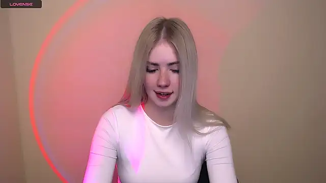 Snapshot of AliceHotty_ chatting on October 17, 2025, 12:18 pm AliceHotty online show from October 17, 2025, 12:18 pm