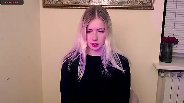 Snapshot of AliceHotty_ chatting on October 2, 2025, 7:34 am AliceHotty online show from October 2, 2025, 7:34 am