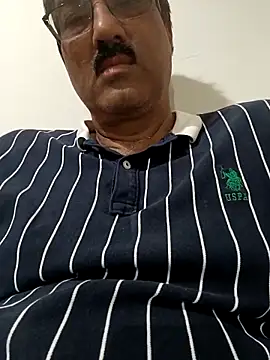 Snapshot of moonflower25 chatting on November 12, 2025, 6:39 am moonflower25 online show from November 12, 2025, 6:39 am