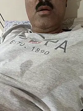 Snapshot of moonflower25 chatting on October 20, 2025, 7:47 pm moonflower25 online show from October 20, 2025, 7:47 pm