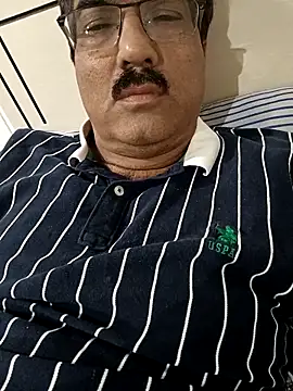 Snapshot of moonflower25 chatting on November 6, 2025, 2:43 pm moonflower25 online show from November 6, 2025, 2:43 pm