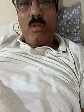 Snapshot of moonflower25 chatting on October 15, 2025, 4:44 am moonflower25 online show from October 15, 2025, 4:44 am