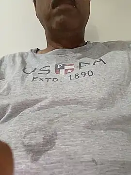 Snapshot of moonflower25 chatting on November 16, 2025, 5:34 am moonflower25 online show from November 16, 2025, 5:34 am