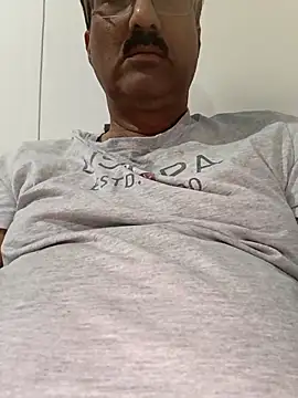 Snapshot of moonflower25 chatting on October 29, 2025, 5:56 pm moonflower25 online show from October 29, 2025, 5:56 pm