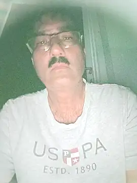 Snapshot of moonflower25 chatting on October 2, 2025, 7:39 pm moonflower25 online show from October 2, 2025, 7:39 pm