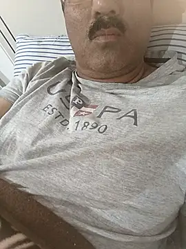 Snapshot of moonflower25 chatting on November 10, 2025, 6:35 pm moonflower25 online show from November 10, 2025, 6:35 pm