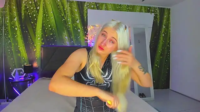 Snapshot of HollyTailors chatting on October 30, 2025, 6:34 am HollyTailors online show from October 30, 2025, 6:34 am